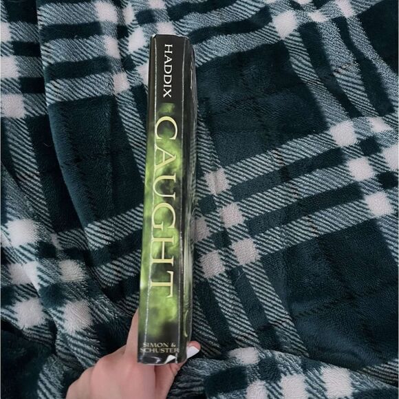 Caught - The Missing Series Hardcover Book 5 - Margaret  Peterson Haddix - Picture 2 of 3